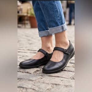 Ecco simpil w Mary Jane Black Leather with Strap sz 8/8.5 casual comfty basic